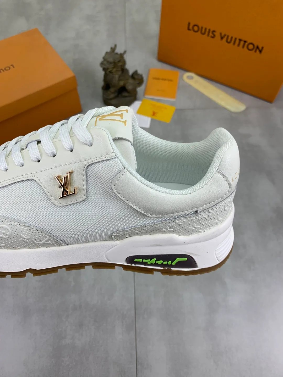 Men's Men's Shoes 💰P440💰【New Style】Yangli🆘 💭💭New model launched【LOUlS VUlTTON】Louis Vuitton's new low-top men's shoes, high quality, support inspection! This style comes from Italy with a variety of styles, very energetic and creative, giving people a comfortable and atmospheric visual impact❗Synchronization, the upper is made of silk calfskin with original LV, imported soft sheepskin lining🐑Purely hand-stitched; LV original rubber outsole 2️⃣color options available Size: 38~44